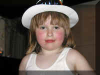 Celine elsker hatte - billede taget 05.04.2002